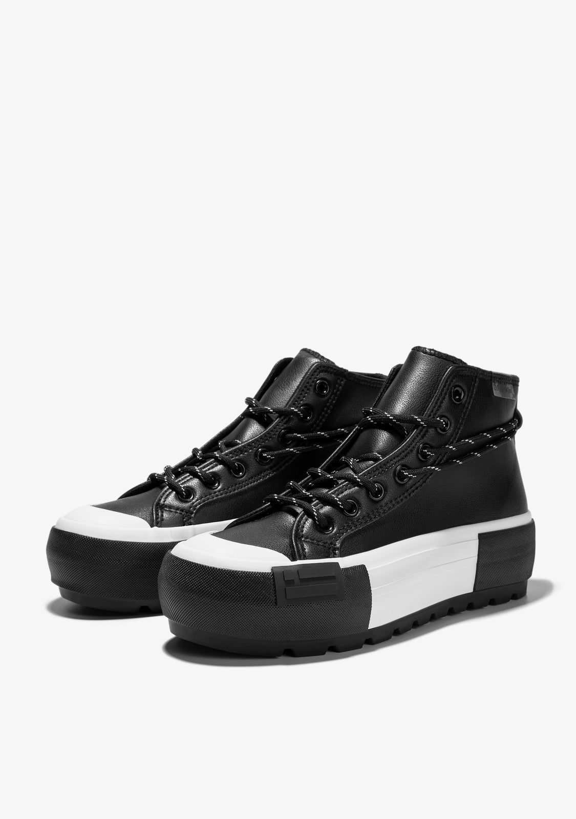 One Way Track Med Black / White